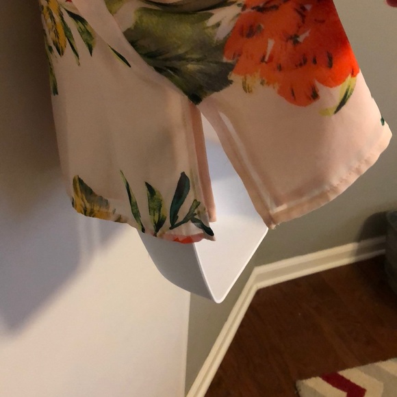 Ladies size Medium tie tropical blouse - Picture 5 of 7